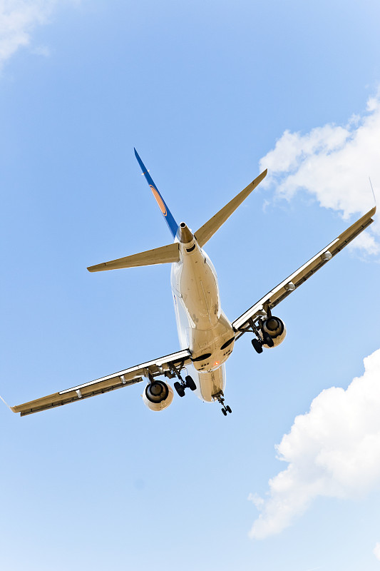 中国重庆到阿伯丁危险品国际运输