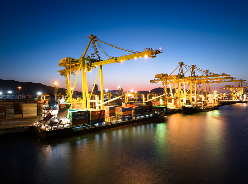 经过南宁把水果寄到英国卡迪夫