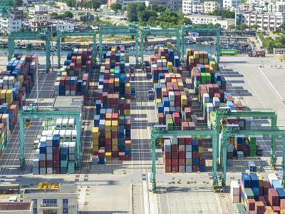 经过中国厦门把饰品寄到英国诺丁汉