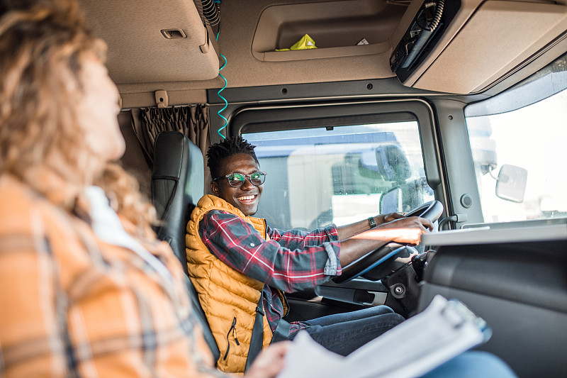 天猫商品转运到捷克，天猫包裏集运到捷克要多少钱?