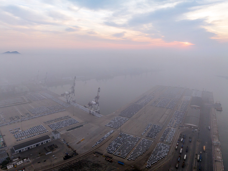 从中国发国际物流到英国，是按照实际重量计费还是体积重量计费？