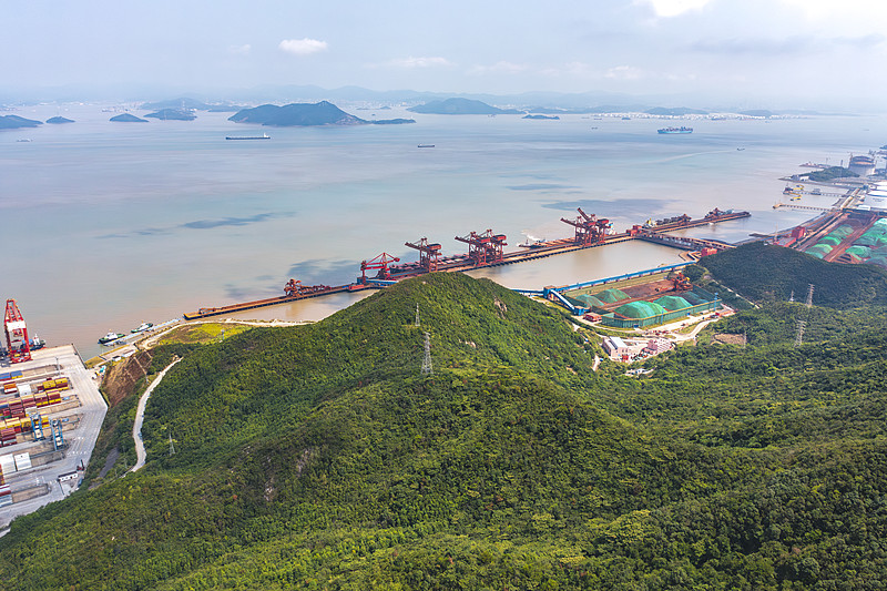 跨境物流货物提柜派送及签收