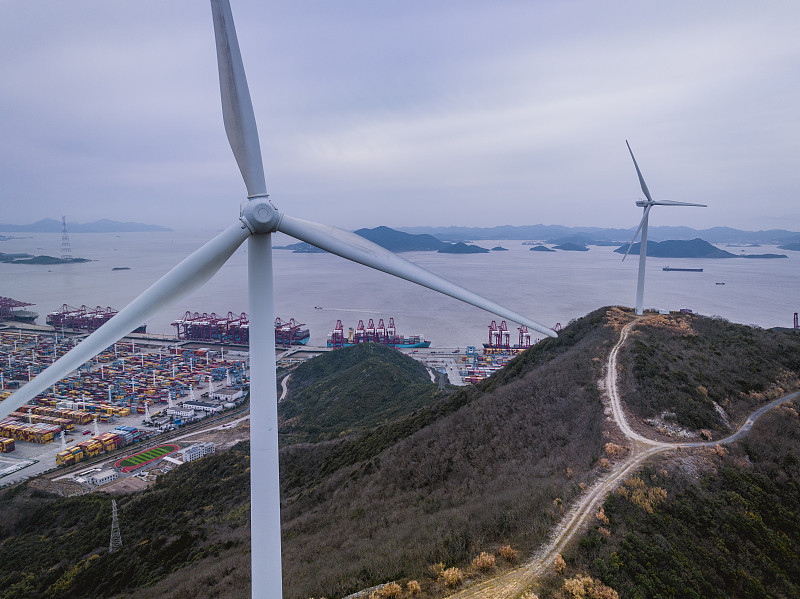 除了商业发票，国际快递清关还需要哪些其他文件？