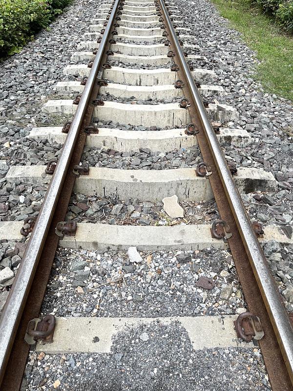 安顺市西秀区梦耀物流有限公司